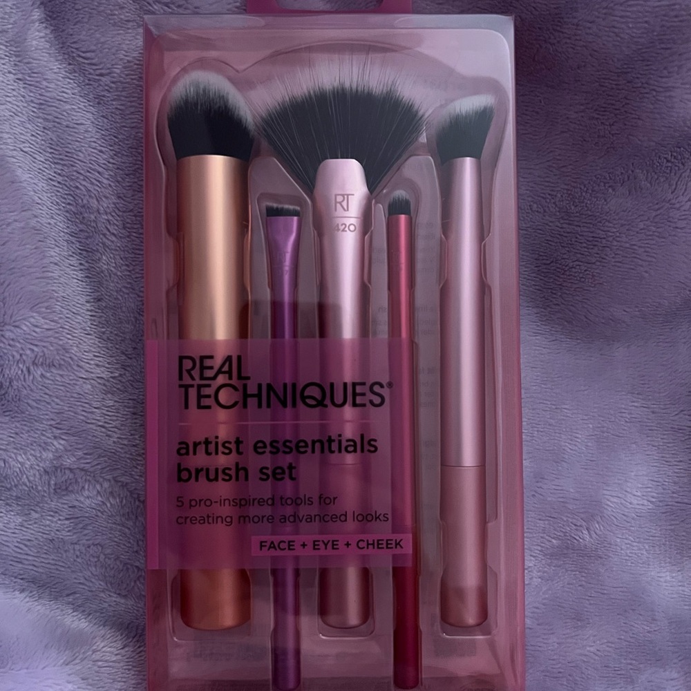 NWT - Real Techniques Artist Essentials Brush Set